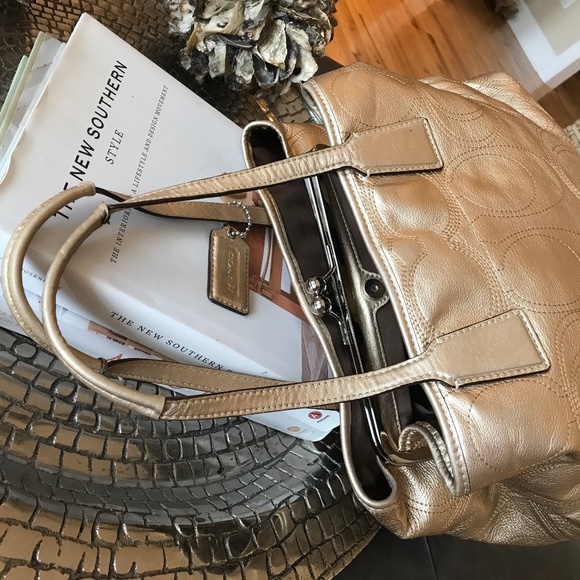 COACH GOLD KISS LOCK SHOULDER BAG - Picture 12 of 15